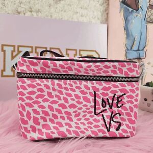 ❤️ Victoria's Secret Train Case – Lips Print Vintage Glamour! ❤️